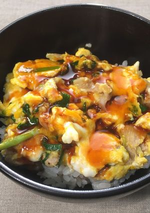 豚ニラ玉ピリ辛あんかけ丼-レシピのメイン写真