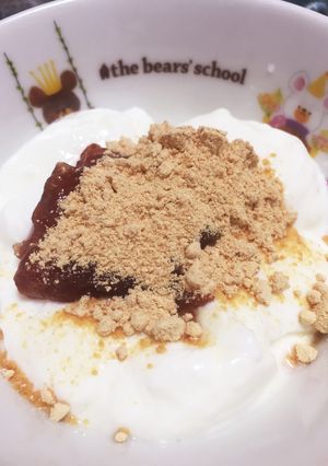 ヨーグルトに！イチゴときなこ！？-レシピのメイン写真