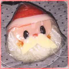 รูปของ 簡単。サンタのクリスマスおにぎり弁当♡