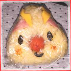 รูปของ 簡単。クリスマスのトナカイおにぎり弁当♡