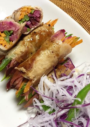 薄切り肉の赤大根とカラフル野菜巻き-レシピのメイン写真