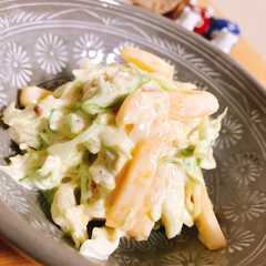 รูปของ 柿とキャベツ 秋の和風コールスローサラダ