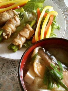 簡単ランチ!アスパラの肉巻きと鮭のアラ汁-レシピのメイン写真
