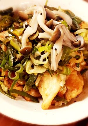 鶏胸肉が驚く程やわらか！胸肉ネギ醤油炒め-レシピのメイン写真