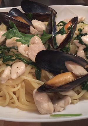 鶏とムール貝とルッコラのスパゲッティ-レシピのメイン写真