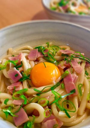 簡単！☆バターたっぷり♬卵かけうどん-レシピのメイン写真