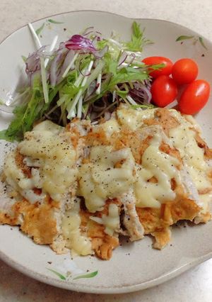 たっぷりチーズonピカタ★オニオンサラダ-レシピのメイン写真