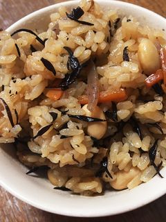 余ったひじきの煮もので炊き込みご飯-レシピのメイン写真