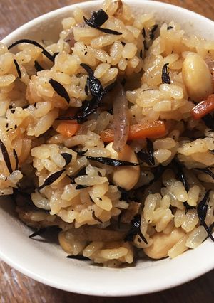 余ったひじきの煮もので炊き込みご飯-レシピのメイン写真