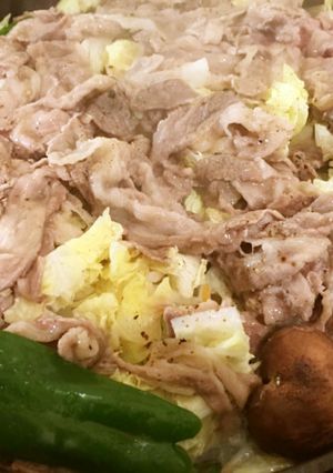 ホットプレートで♪牛肉のボリューム蒸焼き-レシピのメイン写真