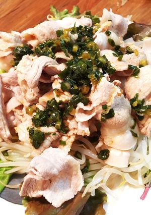 パンチのきいた辛さ！ゆで豚の辛味ソース-レシピのメイン写真