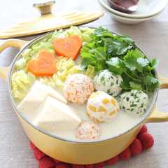 รูปของ パクチー香る♪野菜つくねのヘルシー豆乳鍋