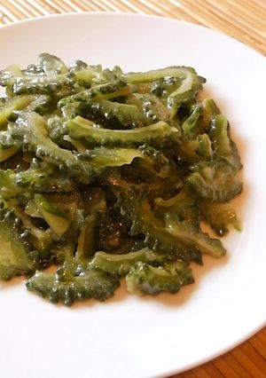 野菜ソムリエの作る★ゴーヤのゴマ風味炒め-レシピのメイン写真
