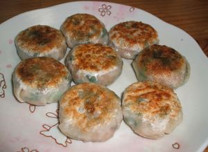 カリッ！モチッ！餃子の皮で簡単ニラ饅頭☆-レシピのメイン写真