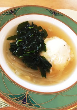 簡単♬わかめと卵と玉ねぎスープ-レシピのメイン写真