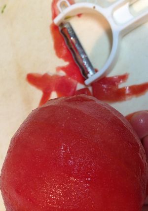 ピーラーでトマトの皮むき-レシピのメイン写真