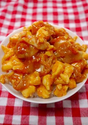 レンジで簡単！海老焼売チリ玉丼-レシピのメイン写真