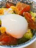 ブラックペッパーでピリ！サーモンの漬け丼