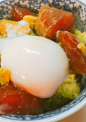 ブラックペッパーでピリ！サーモンの漬け丼-レシピのメイン写真