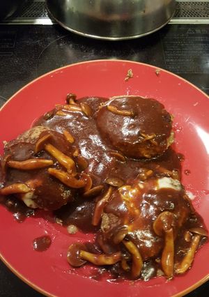子供喜ぶチーズinハンバーグ♪肉汁ジュワ-レシピのメイン写真