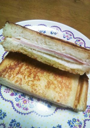 6枚切り食パンでIHでホットサンド-レシピのメイン写真