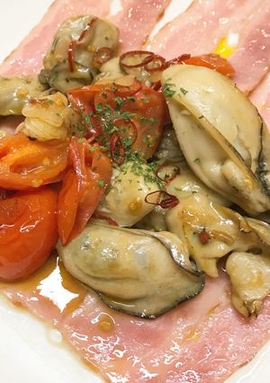 牡蠣とトマトのピリ辛バターニンニク炒め-レシピのメイン写真