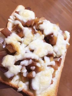 煮物リメイク☆チーズトースト-レシピのメイン写真