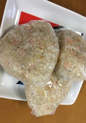 あとまぜダシダのしらすとハムのゆるにぎり-レシピのメイン写真