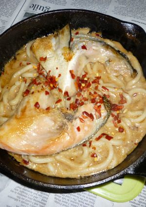 イシスキで鮭カマ載せの粕汁うどん-レシピのメイン写真