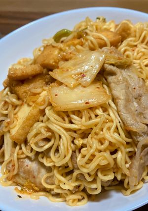 豚キムチ焼きそば　カップ焼きそばアレンジ-レシピのメイン写真