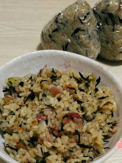 簡単!ひじきの煮物と梅干しの炊き込み*-レシピのメイン写真