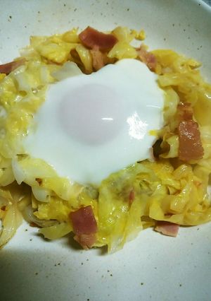 キャベツとベーコンに半熟たまごを乗せて☆-レシピのメイン写真