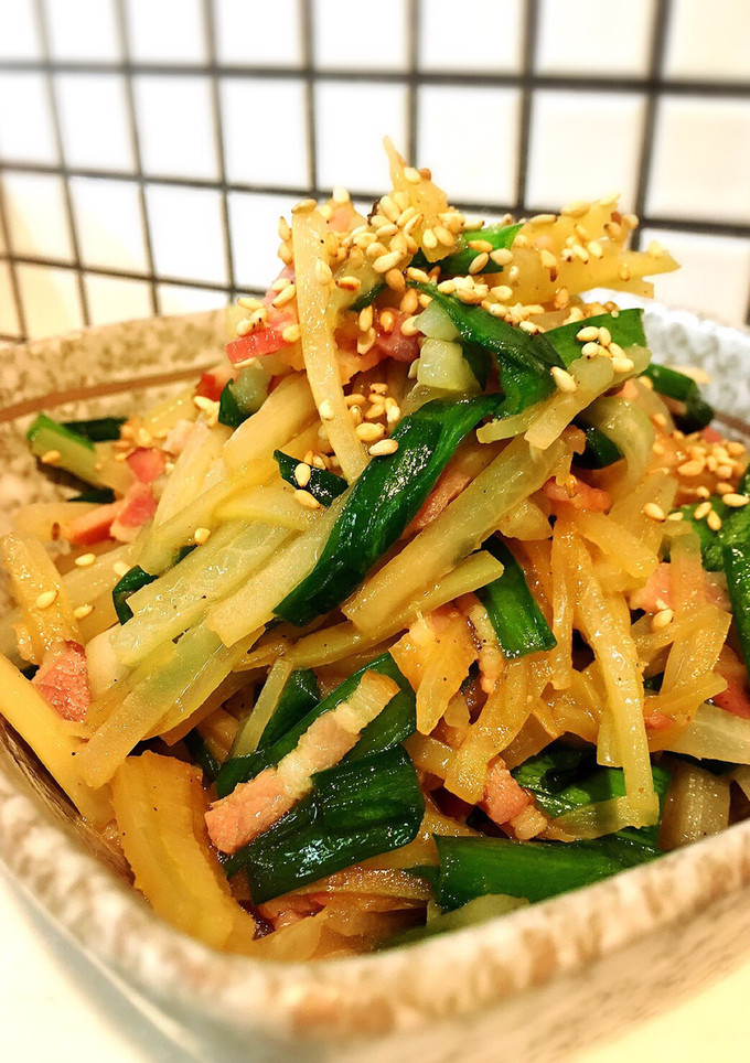 節約☆大根の皮&ベーコンとニラ炒め-レシピのメイン写真