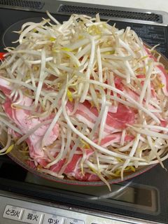 白菜高いから節約!もやしと豚肉の重ね蒸し-レシピのメイン写真