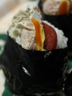 目玉焼きでポークたまごおにぎり-レシピのメイン写真