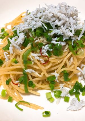 簡単パスタ☆釜揚げしらすペペロンチーノ-レシピのメイン写真