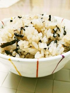 ひじきと梅の炊き込みご飯-レシピのメイン写真