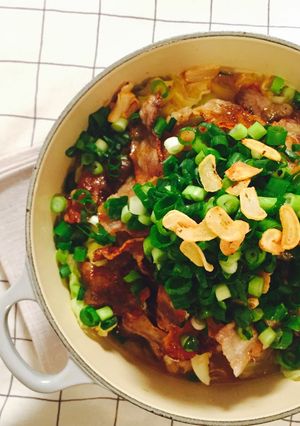 おつまみ系！カリカリ豚のきゃべつ味噌鍋-レシピのメイン写真