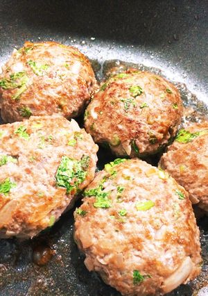 春菊入りハンバーグ-レシピのメイン写真