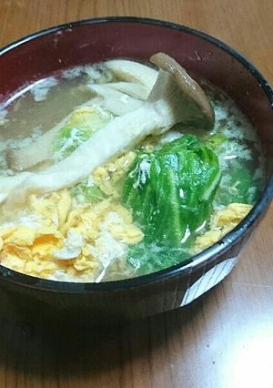 ダシダで簡単満足キノコとレタススープ-レシピのメイン写真