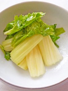 セロリの葉も! 振って作るセロリサラダ-レシピのメイン写真