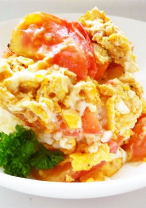 トマトと玉子の中華風炒め丼　トマたま丼-レシピのメイン写真
