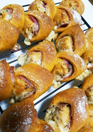 トマトバジルの全粒粉入りベーコンエピ♪-レシピのメイン写真