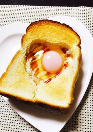 くり抜きチーズ目玉焼きトースト-レシピのメイン写真