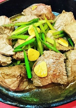 牛もも肉のガーリックガーリック醤油炒め-レシピのメイン写真
