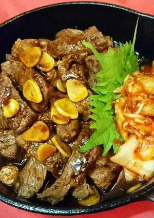牛もも肉の韓国風☆旨辛炒め～キムチ添え-レシピのメイン写真
