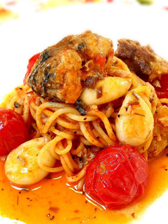 鯖とホクホクにんにくトマト煮込みのパスタ-レシピのメイン写真