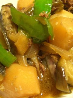 ナスとピーマンが入った美味しい肉じゃが-レシピのメイン写真