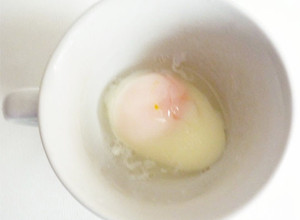 簡単温泉玉子　電子レンジとマグカップ1分-レシピのメイン写真