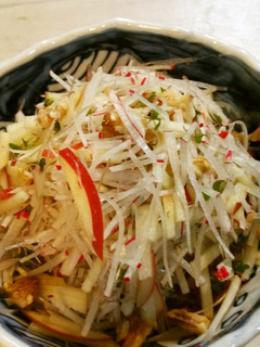 紅芯大根と★りんご★胡桃のサラダ-レシピのメイン写真